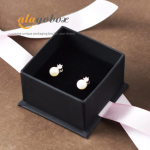 box with lid and paper base