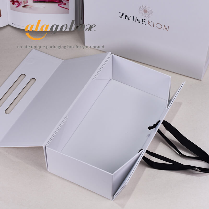 Folding packaging for subscription box